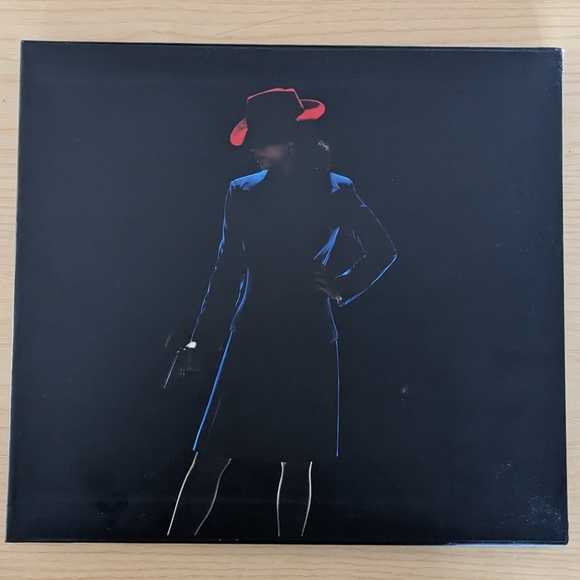 Agent Carter Season 1 Coffee Table Book - Picture 4 of 5